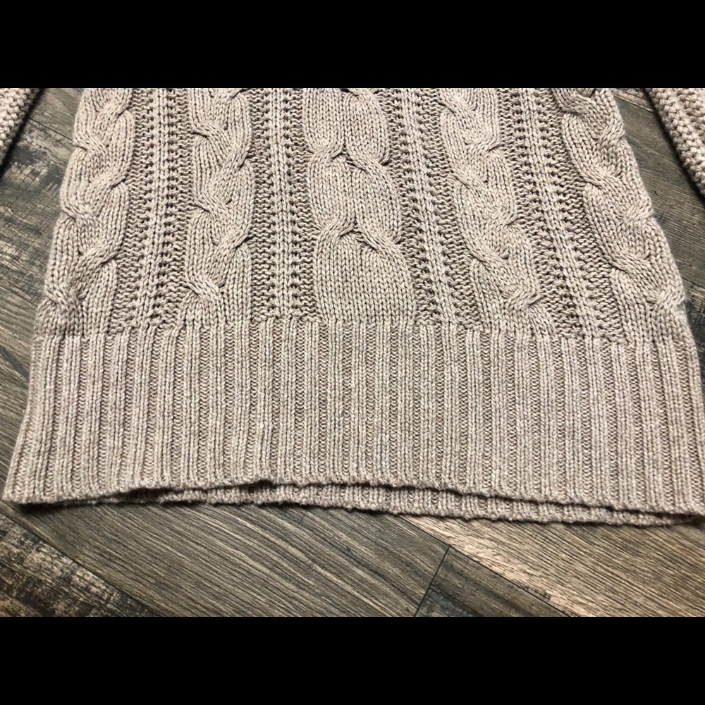 Old Navy Sweater Size S Tan cable knit V-Neck - Picture 4 of 5